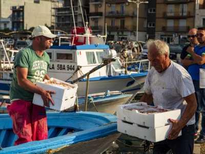 �Capita spesso che i clienti �prenotino� un prodotto gi� dal momento in cui lo vedono �scendere� dal peschereccio�, spiegano i pescatori